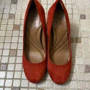 Clark’s Block Heeled Round Toe Leather Upper Shoes